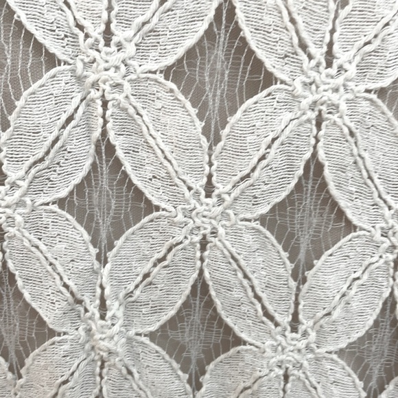 A-line lace patterned dress - Picture 3 of 4